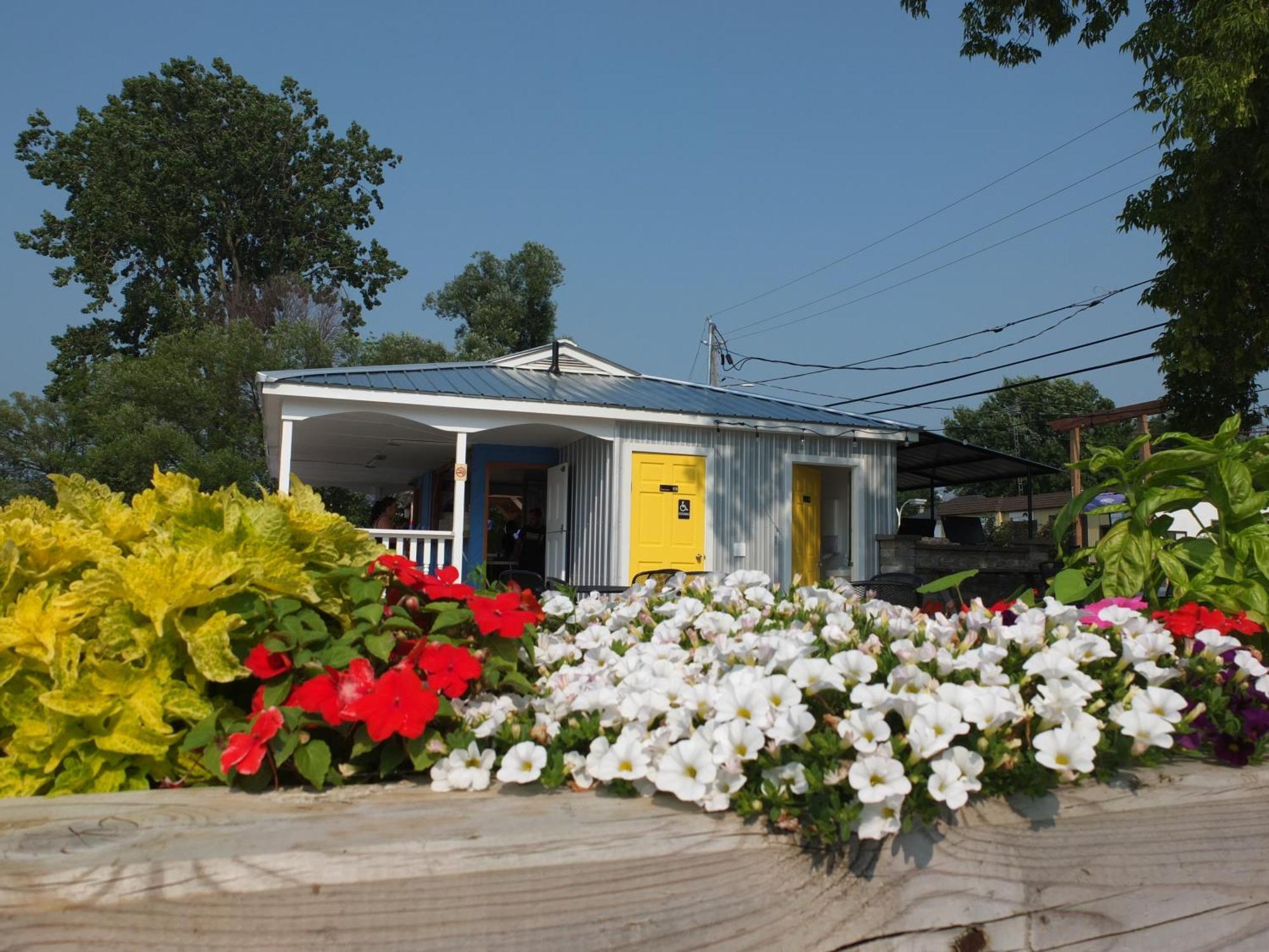 Hotel Wolfe Island Marysville 외부 사진